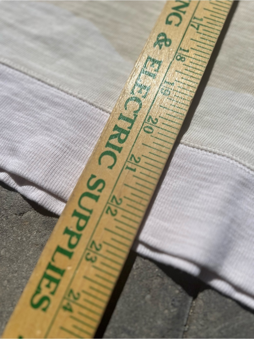 The Faherty Sunwashed Slub Crew in the Sun Spritz Soleil Medium - Picture 6 of 12